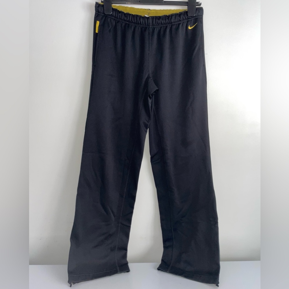 Nike | LIVE STRONG Straight Leg Therma Fit Jogging Pants